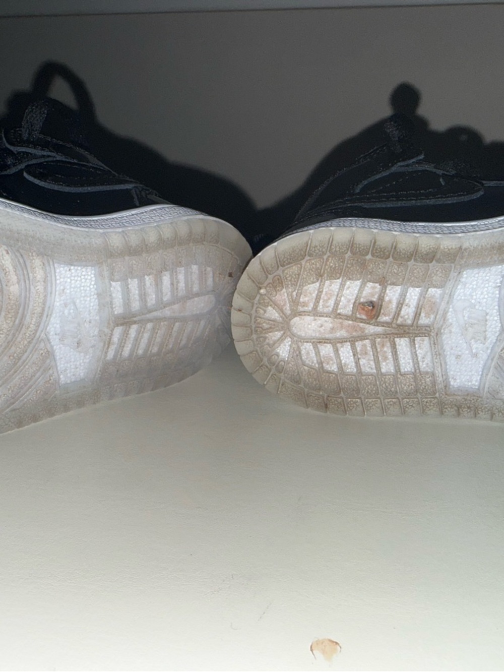 Jordan 1 toddlers Black Patent Leather High-Top Sneakers - Picture 2 of 7
